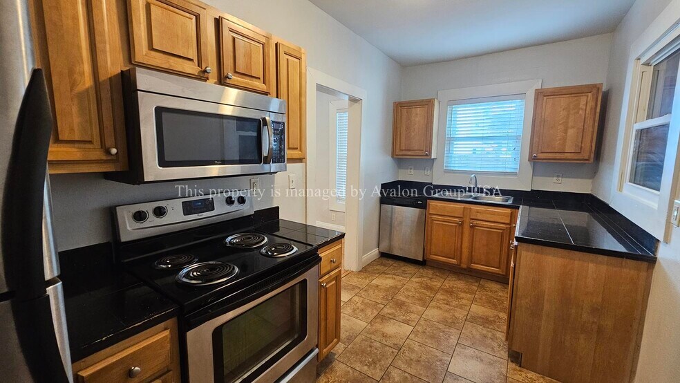 Building Photo - 2655 College St