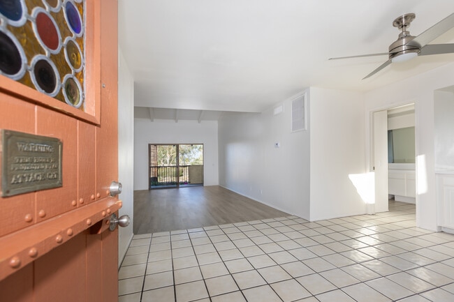 Building Photo - 1411 N Sunrise Way