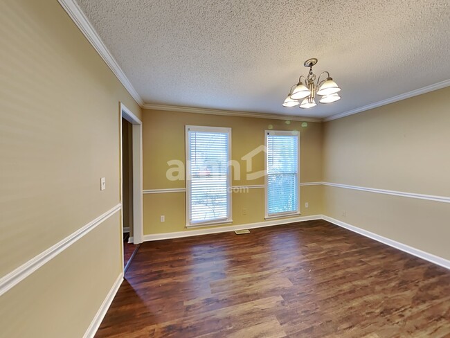 Building Photo - 4825 Old Field Dr NE