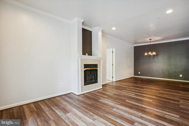 Building Photo - 6533 Grange Ln