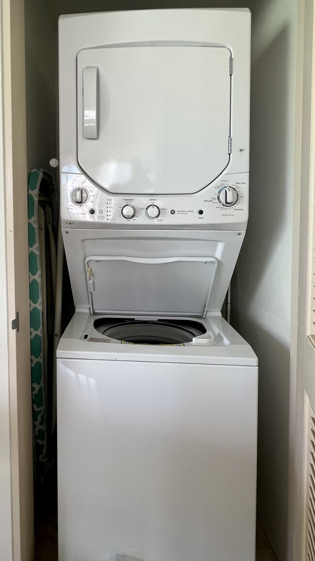 Washer and dryer in the unit. - 2500 Kalakaua Ave