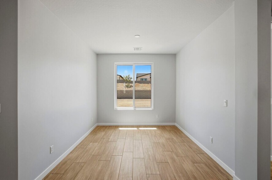 Building Photo - 5516 E Edgar Wy