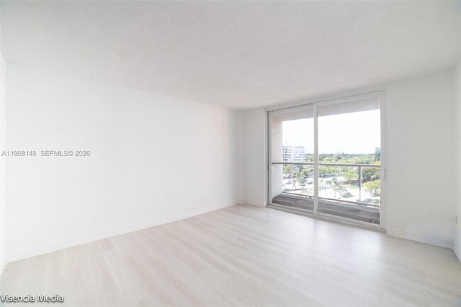 Building Photo - 1351 NE Miami Gardens Dr