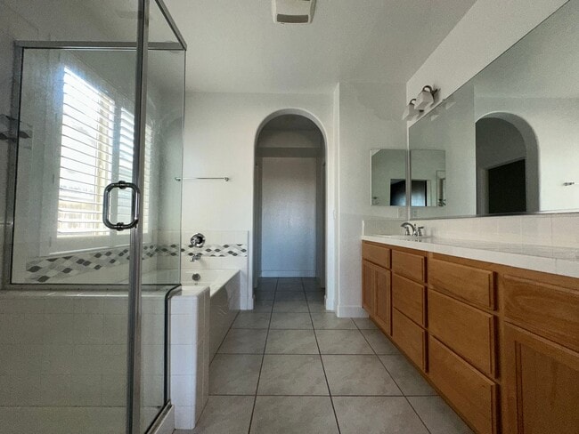 Building Photo - NW Visalia Home Coming Soon!