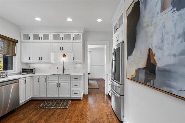 Building Photo - 663 Yorkshire Rd NE