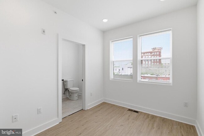 Building Photo - 4021 Brown St