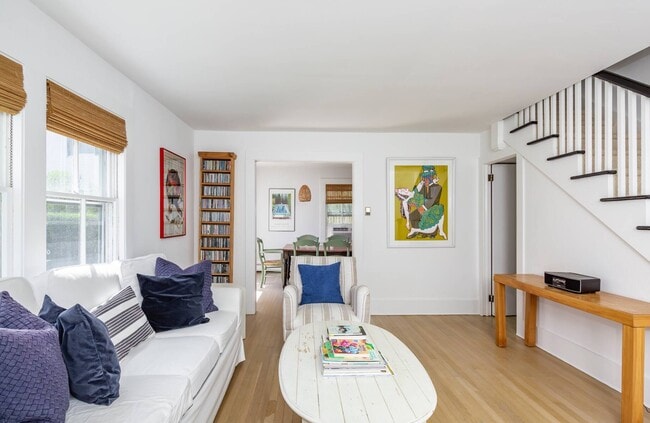 Building Photo - 109 Toylsome Ln