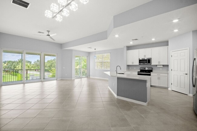 Building Photo - Stunning property, newer construction 3 sp...