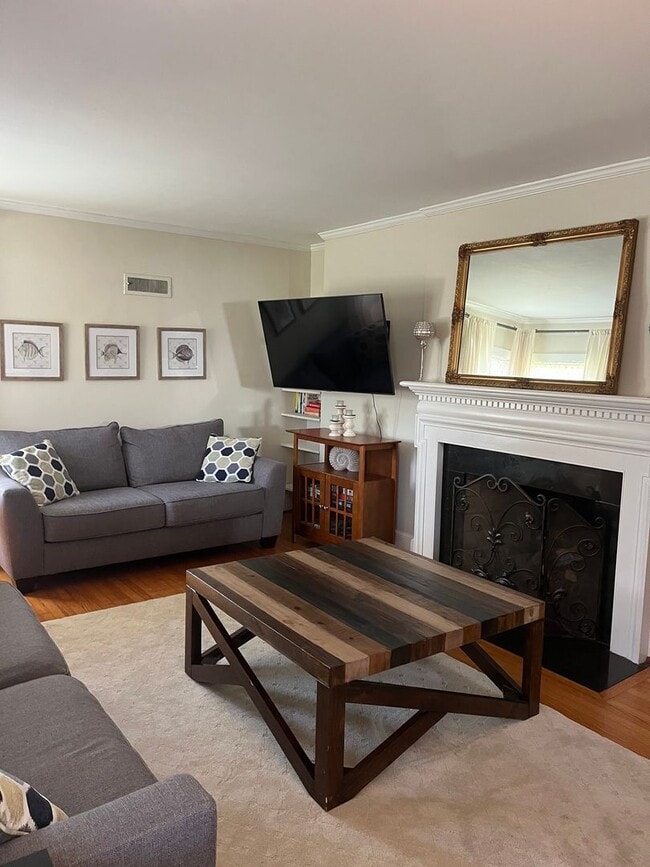 Building Photo - Mature Neighborhood, Modern Conveniences