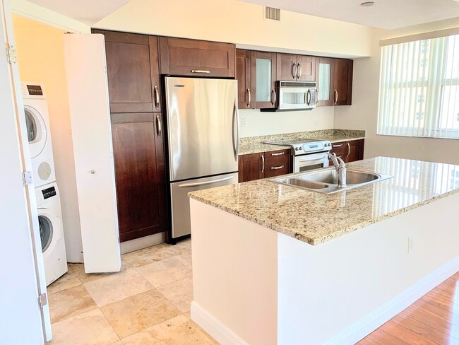 Building Photo - Turnberry Village Apt 1020 ST