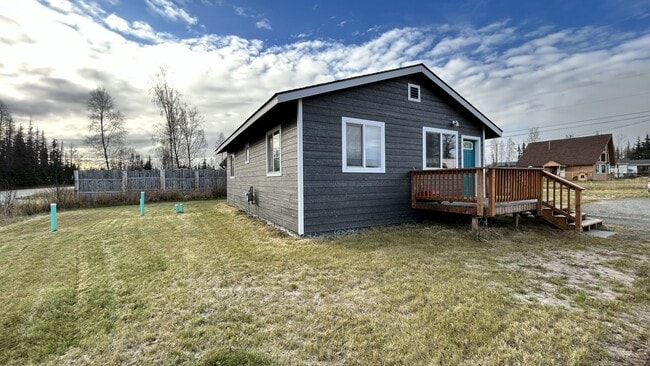 Building Photo - ADORABLE YEAR-ROUND SOLDOTNA HOME!
