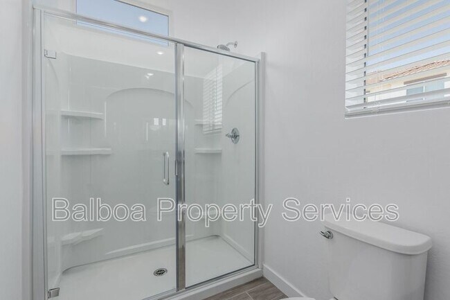 Building Photo - 1318 S 105th Pl