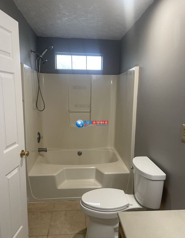 Building Photo - Spacious 4 bedrooms split-level house in Lithonia