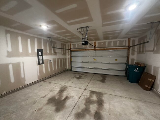 Building Photo - 5175 Yellowstone Dr