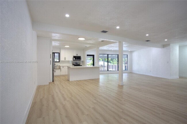 Building Photo - 12905 N Miami Ave