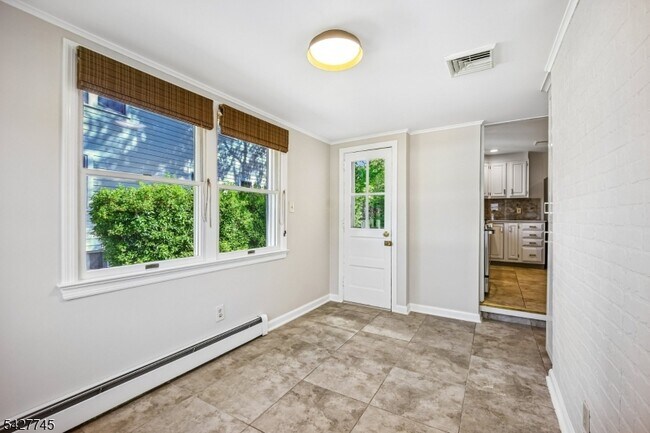 Building Photo - 32 Center St