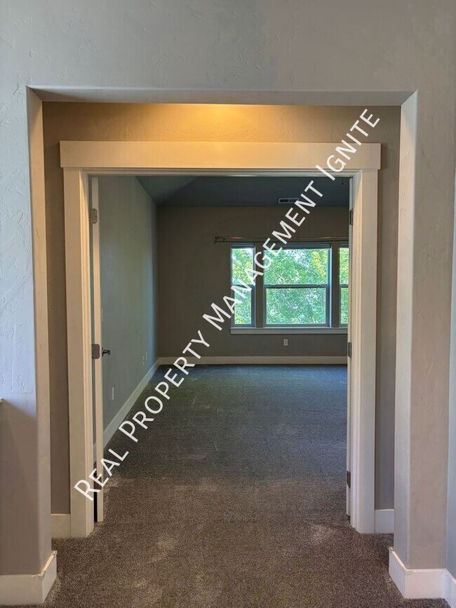 Building Photo - 20531 SE Stanford Pl
