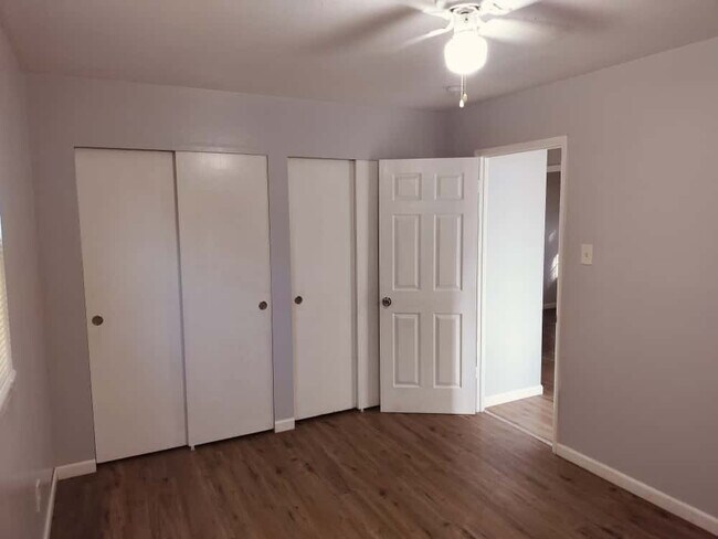 Building Photo - 2461 Duchess Dr