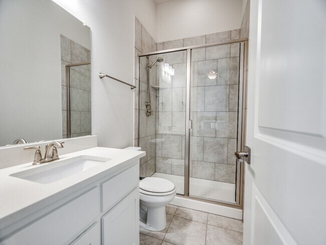 Building Photo - 905 Asbury Dr