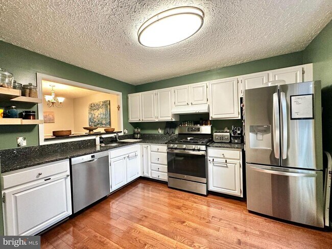 Building Photo - 7678 Willow Point Dr