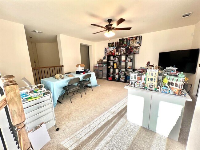 Building Photo - 1024 Almeria Bend