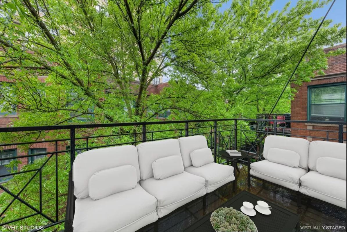 Balcony - 1136 W Pratt Blvd