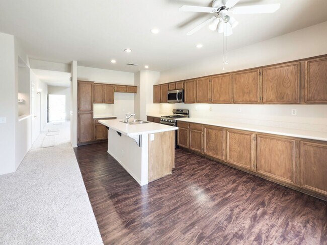 Building Photo - RARE 6 BEDROOM HOME FOR RENT IN OPTIMUM LO...