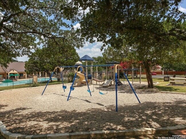 Building Photo - 18118 Summer Knoll