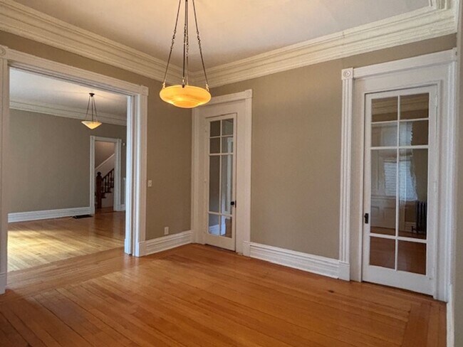 Building Photo - 462 Holly Ave