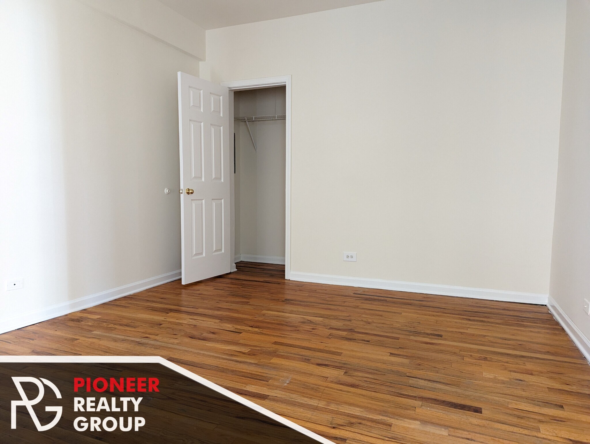 Building Photo - 914 W Dakin St