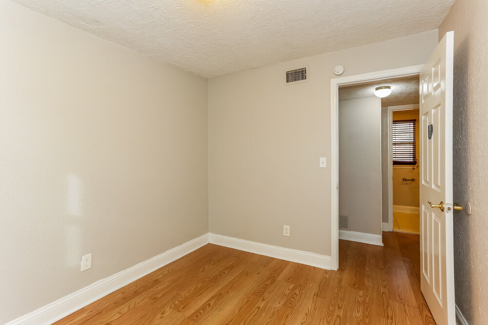 Building Photo - 1458 W 19th St