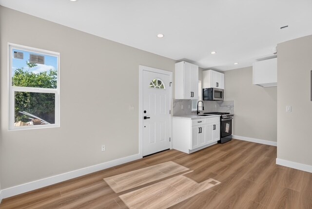 Building Photo - 8951 Woodley Ave