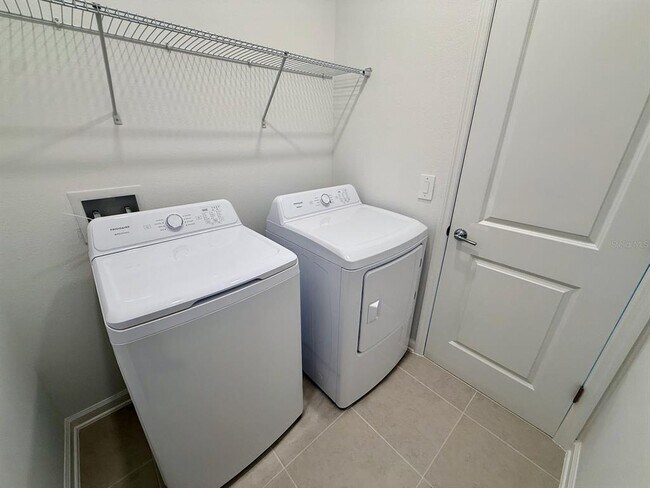 Building Photo - 5656 Lemon Grass St