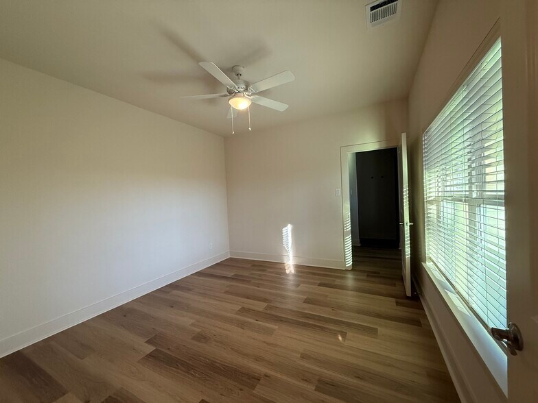 Building Photo - 104 Kirkland St