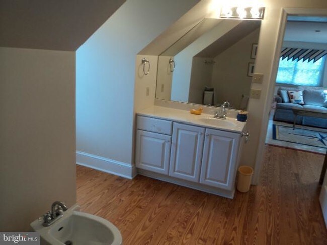 Building Photo - 5757 Poplar Ln