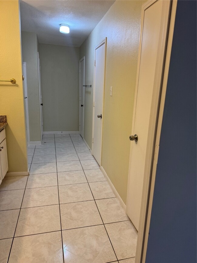 Building Photo - 11123 Cayman Mist Dr