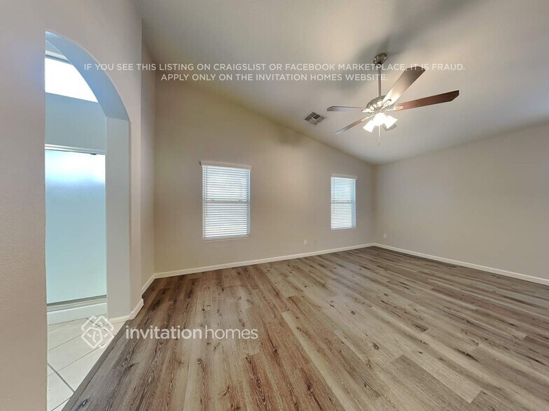 Building Photo - 832 N 166th Ln