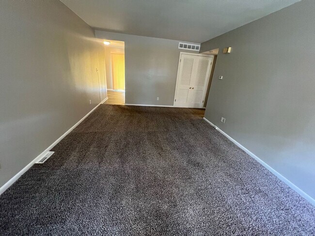 Building Photo - Coming Soon! Charming 2Bed/1Bath Duplex