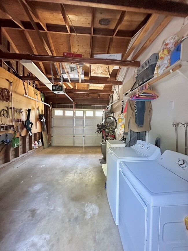 Building Photo - Charming 3 Bedroom 2 Bathroom Single Family Home Available June 5th *DO NOT DISTURB TENANT*