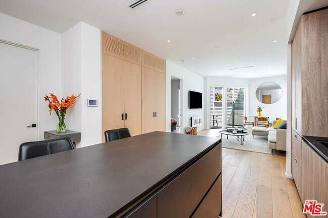 Building Photo - 1030 Kings Rd