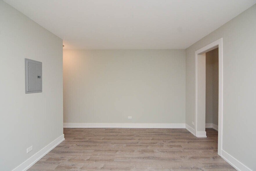 Building Photo - 447 W Surf St