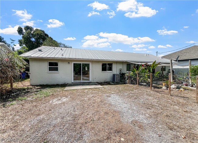 Building Photo - 17435 Barbara Dr