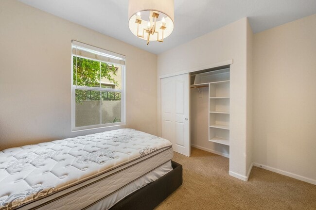 Building Photo - 3BR/3BA Folsom Condo with Fireplace + 2 Car Garage