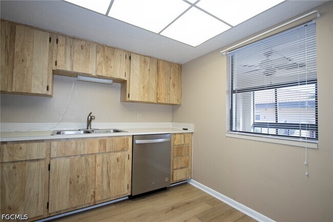 Building Photo - 6142 Whiskey Creek Dr