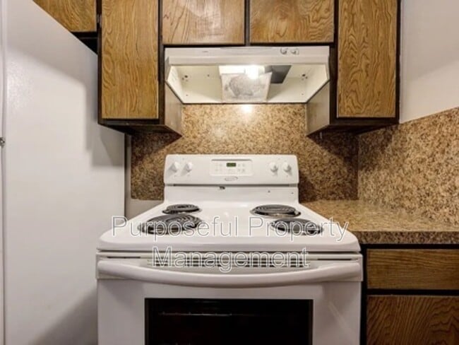 Building Photo - 516 N Ponca Ave