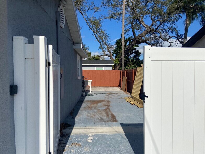 Building Photo - 314 E Althea Ave