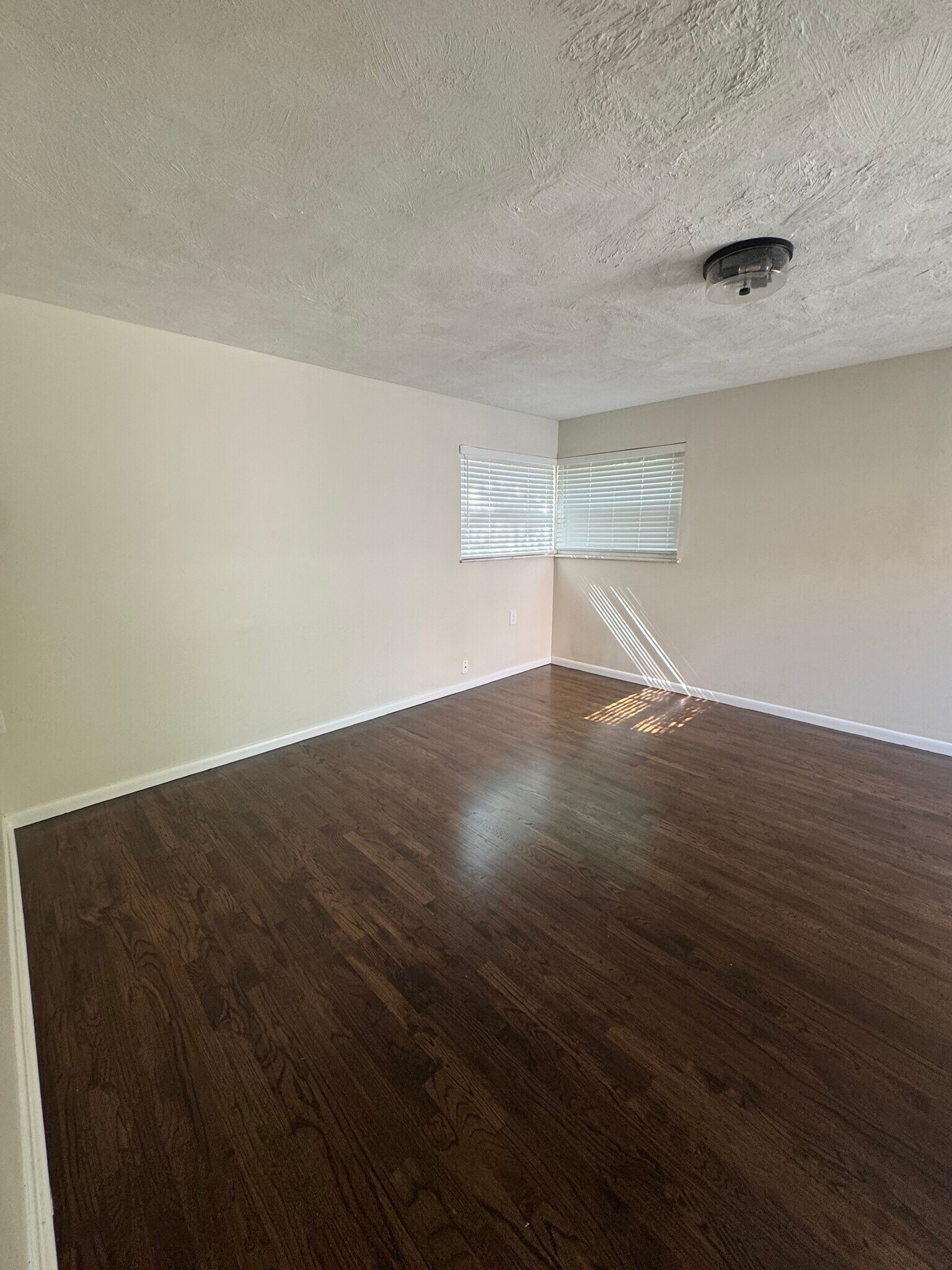 Building Photo - 4941 Kelsch Ln