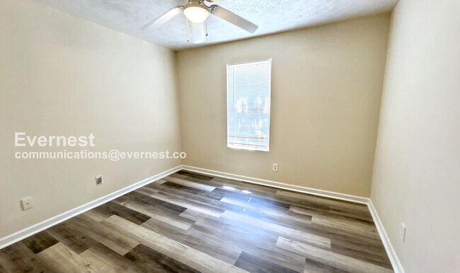 Building Photo - 1888 Singer Way