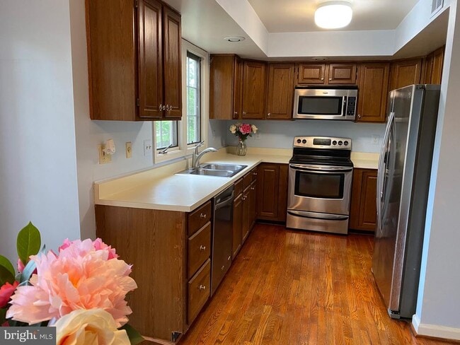Building Photo - 9621 Bainbridge Ct