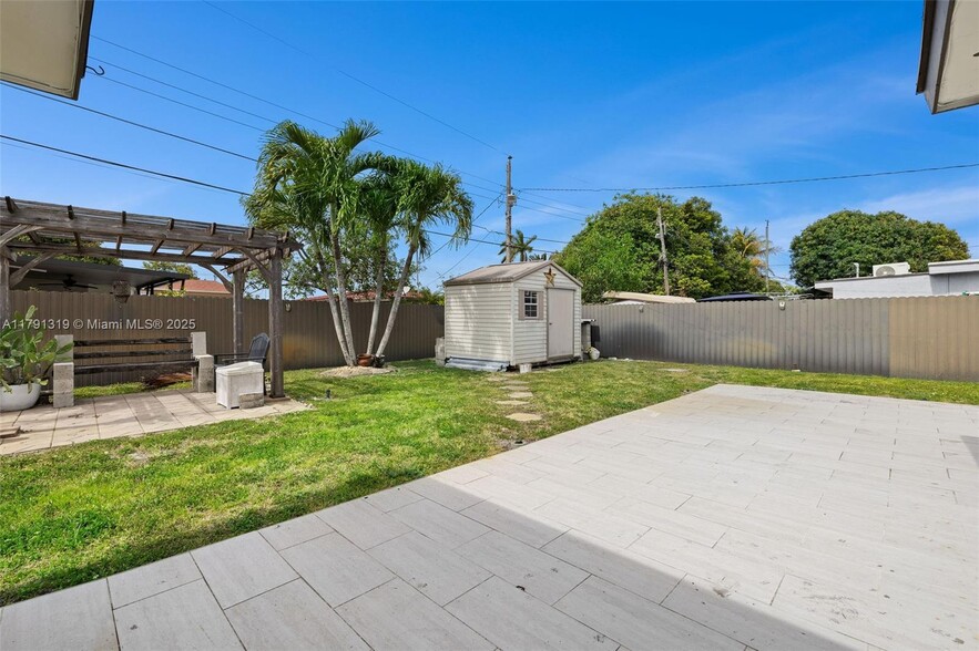 Building Photo - 6511 SW 31st St